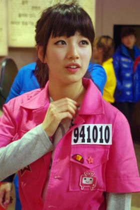 Suzy และมีร์ (Mir) ไปร่วมในรายการ Idols Current Affairs 