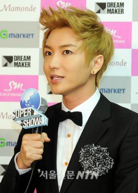 ลีทึก (Lee Teuk) จะไม่ได้ออกจากรายการ We Got Married ในเร็วๆ นี้!