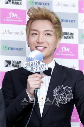 แม่ของลีทึก (Lee Teuk) ประทับใจในของขวัญจากแฟนๆ ชาวรัสเซีย