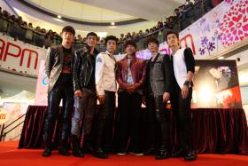 ทัวร์คอนเสิร์ต Hands Up Asia Tour ของวง 2PM มีคนเข้าชมทั้งหมด 160,000 คน!