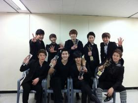 วง Super Junior ขอบคุณแฟนๆ ที่คว้ารางวัลจากงาน Seoul Music Awards ครั้งที่ 21!