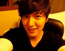 ลีมินโฮ (Lee Min Ho) ทักทายแฟน!