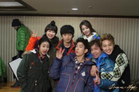 นักแสดงในละครเรื่อง Dream High 2 ถ่ายภาพด้วยกัน