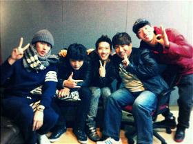 วง 2AM ร่วมงานกับโปรดิวเซอร์ชื่อดัง Hitman Bang สำหรับผลงานใหม่!