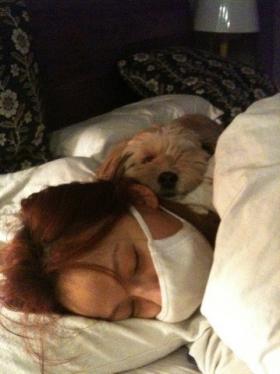 ลีฮโยริ (Lee Hyori) นอนจับไข้ในเตียง?