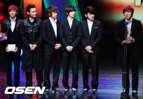 แฟนๆ ชาวญี่ปุ่นจำนวน 2,000 คนไปร่วมกิจกรรมของวง U-Kiss!
