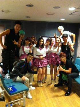 วง C-Real ถ่ายภาพกับวง Big Bang และ Se7en!