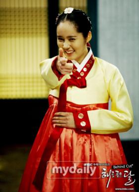 ฮันกาอิน (Han Ga In) โพสท์ท่ายิงกระสุนแห่งความรัก?