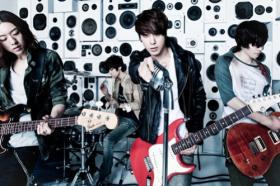 วง C.N. Blue เปิดตัวเพลงแต่งเองของจองยองฮวา (Jung Yong Hwa) 