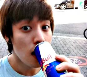 กระทิงแดงอวยพรครบรอบวันเกิดให้กับ Eli!