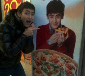 นิชคุณ (Nichkhun) อยากทานพิซซ่าของเขาเอง?