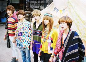 จงฮยอน (Jong Hyun) แต่งเพลงในอัลบั้ม Sherlock!