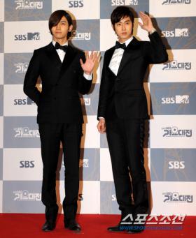 ซิงเกิ้ล Still ของวงดงบังชินกิ (TVXQ) จำหน่ายเกิน 100,000 ภายใน 2 วัน!