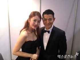 ยูนอึนเฮ (Yoon Eun Hye) ถ่ายภาพกับหลิวเต๋อหัว (Andy Lau) 