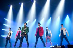คอนเสิร์ต 2PM HANDS UP ASIA TOUR 2011-2012 สร้างรายได้ถึง 53 ล้านดอลล่าร์สหรัฐฯ!