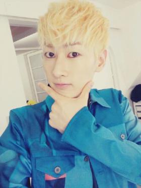 อึนฮยอค (Eun Hyuk) ทักทายแฟนๆ ด้วยภาพของเขา