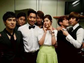 ภาพของวง Shinhwa และ Lyn ถ่ายด้วยกัน!