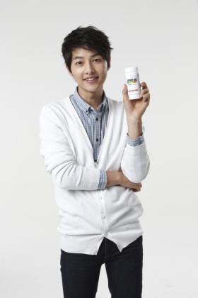 ซงจุงกิ (Song Joong Ki) เป็นพรีเซ็นเตอร์โฆษณาใหม่ของวิตามินแบรนด์ Centrum