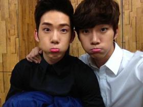 จุนโฮ (Junho) และโจควอน (Jo Kwon) ถ่ายภาพด้วยกัน