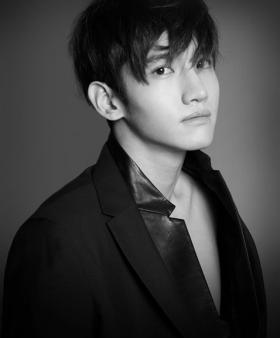 ขางมิน (Chang Min) เป็นน้องเล็กของวงที่มีเสน่ห์!