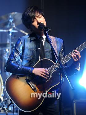 จองยองฮวา (Jung Yong Hwa) ใช้เวลาแต่งเพลงเพียงแค่ 10 นาที?