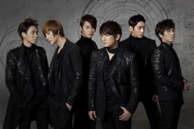 วง Shinhwa เป็นพรีเซ็นเตอร์ใหม่ให้แบรนด์ ROYGEN