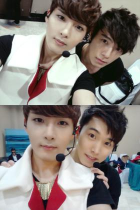 เรียววุค (Ryeo Wook) ถ่ายภาพกับดงเฮ (Dong Hae) และซองมิน (Sung Min)