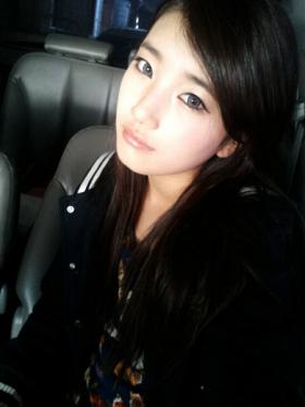 Suzy ทักทายแฟนๆ ด้วยนัยน์ตาสีฟ้า?