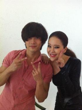 แทคยอน (Taecyeon) ไปให้กำลังใจเบคจิยอง (Baek Ji Young) 