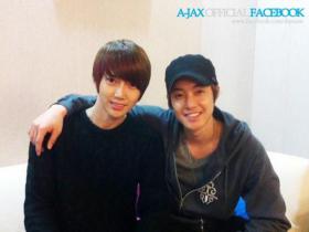 คิมฮยอนจุง (Kim Hyun Joong) ให้กำลังใจศิลปินรุ่นน้องวง A-Jax!