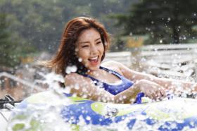 ภาพของซอนดัมบิ (Son Dam Bi) สำหรับงานโฆษณา Ocean World