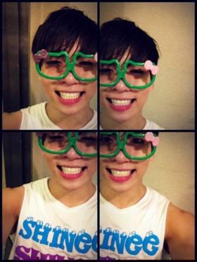 จงฮยอน (Jong Hyun) ทักทายแฟนๆ ด้วยแว่น Hello Kitty!