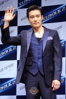 ลีบยองฮุน (Lee Byung Hun) จะร่วมแสดงใน Red 2!