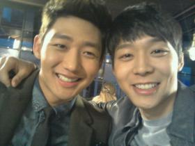 ลีแทซอง (Lee Tae Sung) ปลอบใจยูชอน (Yoochun)!