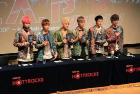 วง B.A.P ประสบความสำเร็จอย่างมากในงานแจกลายเซ็นต์ให้กับแฟนๆ 