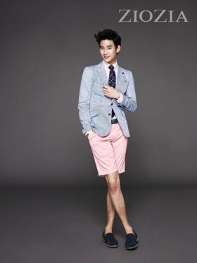 คิมซูฮยอน (Kim Soo Hyun) ถ่ายภาพให้กับเครื่องแต่งกายแบรนด์ ZIOZIA 