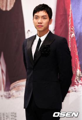 ลีซึงกิ (Lee Seung Gi) จะเป็นพิธีกรรายการใหม่ Table for 100!