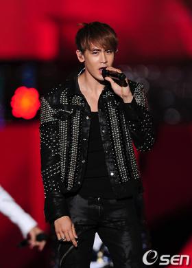 นิชคุณ (Nichkhun) ร้องเพลง Just The Way You Are ในคอนเสิร์ต Six Beautiful Days!