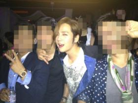 จางกึนซอค (Jang Geun Suk) เผยภาพที่เมาของเขา?