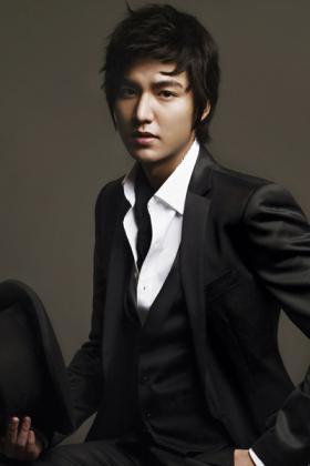 ลีมินโฮ (Lee Min Ho) มีแฟนๆ ทางออนไลน์มากกว่า 10 ล้าน!