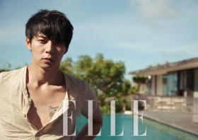 ภาพของปาร์คยูชอน (Park Yoochun) สำหรับนิตยสารแฟชั่นเกาหลี Elle