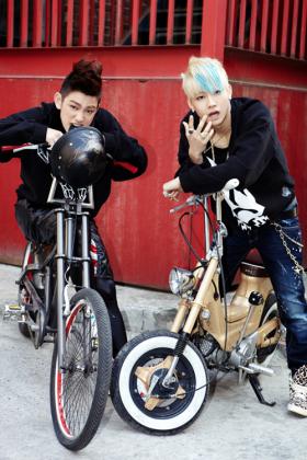 JJ Project เป็นนายแบบพรีเซ็นเตอร์ให้กับเครื่องแต่งกายแบรนด์ TBJ