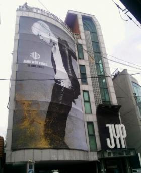 JYP เริ่มโปรโมทอัลบั้มเดี่ยวของอูยอง (Woo Young)!