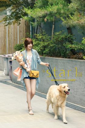 สมาชิกวง SNSD ร่วมถ่ายภาพใน @star1 ในแบบปาปาราสซี่!