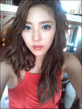 ซอนดัมบิ (Son Dam Bi) ทักทายแฟนๆ ด้วยภาพ