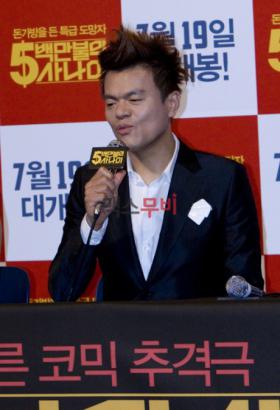 ปาร์คจินยอง (Park Jin Young) และศิลปินมากมายไปร่วมรอบ VIP ภาพยนตร์ 5 Million Dollar Man!