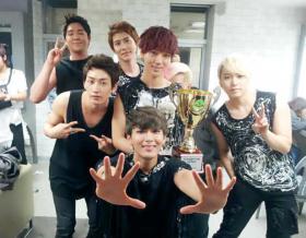 วง Super Junior ฉลองรางวัล Champion Song!