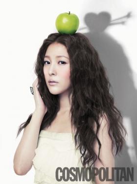 BoA ถ่ายภาพในนิตยสาร Cosmopolitan