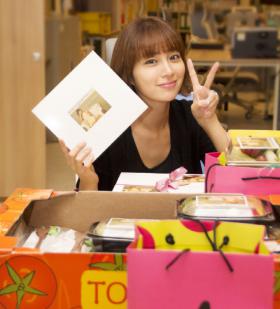 แฟนคลับอีมินจอง (Lee Min Jung) มอบของขวัญให้กับทีมงานละครของเรื่อง Big