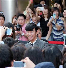 คิมซูฮยอน (Kim Soo Hyun) แสดงความคิดเห็นเกี่ยวกับภาพยนตร์เรื่องใหม่ The Thieves